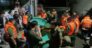 Sóng đánh chìm thuyền thúng