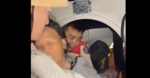 mắc kẹt khi đi bắt ốc
