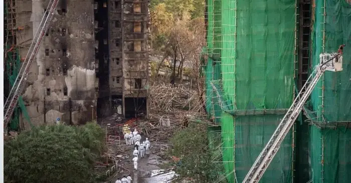 bat giu 8 nguoi vu chay chung cu hong kong