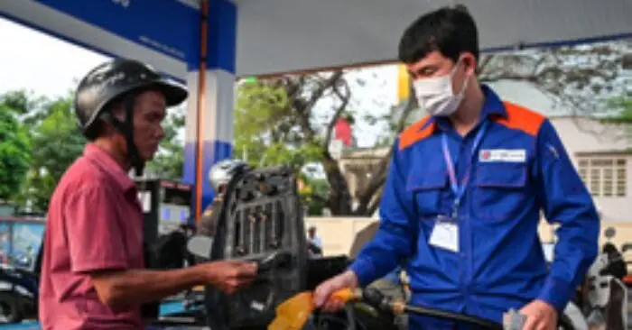 Giá xăng dầu giảm mạnh.
