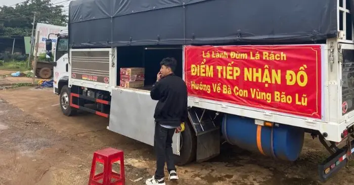tài xế chở hàng từ thiện