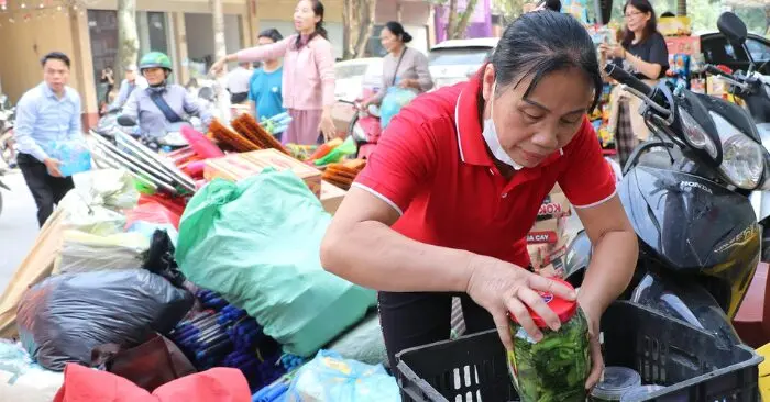 cứu trợ vùng lũ