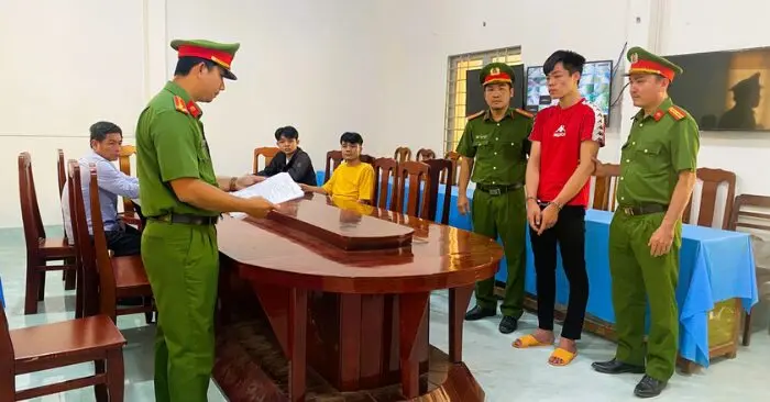 mang xe máy đi cầm cố