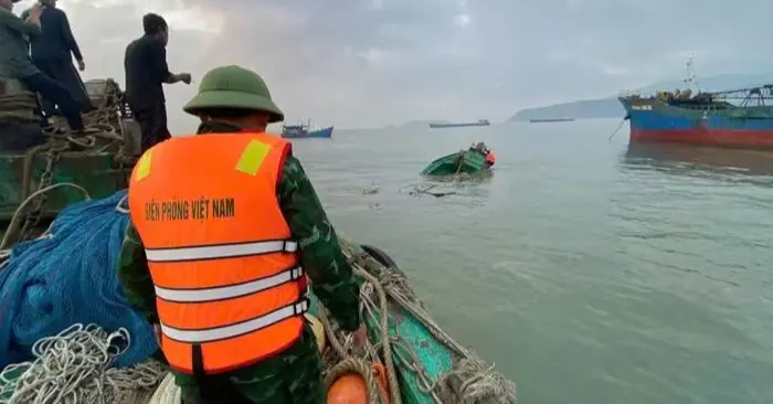 tàu cá chìm ở Quảng Trị