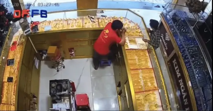 cướp tiệm vàng