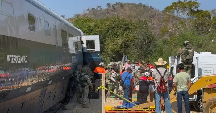 Tai nạn tàu hỏa ở Mexico