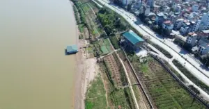 Hầm qua sông Hồng