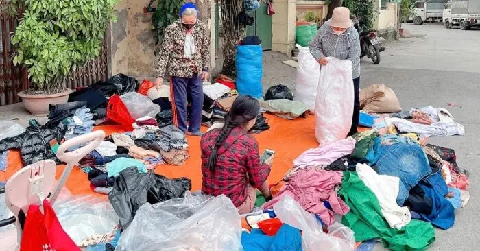 Phát hiện vàng trong đồ từ thiện