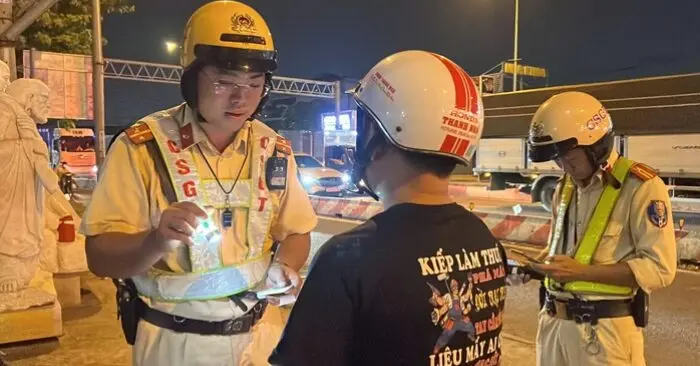 say xỉn bỏ lại xe máy
