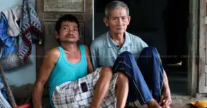 cha già 75 tuổi và 3 người con tật nguyền