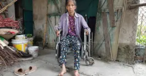 Người phụ nữ khuyết tật sống cô độc