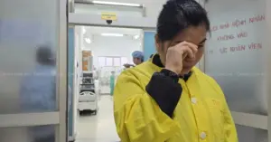 Ngã vào gầm xe tải