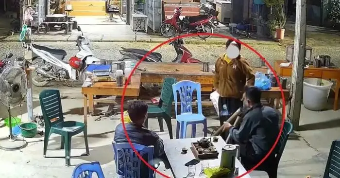 cầm điếu cày đánh vợ chồng bị đâm tử vong