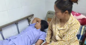 nữ sinh lớp 8 bị đánh hội đồng