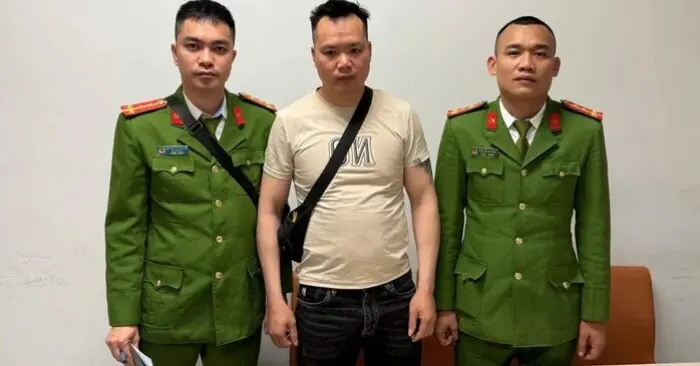 Lê Văn Hùng ra đầu thú