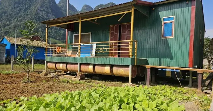 Nhà phao ở vùng rốn lũ Quảng Trị.