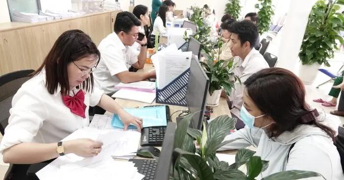 Cơ cấu lại tổ chức chuyên môn địa phương.
