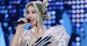 Nữ ca sĩ hàng đầu showbiz bị cấm sóng vô thời hạn