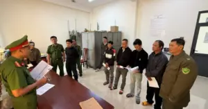 Đánh nhau với hàng xóm