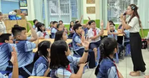 Đừng thương mại hóa trường học.