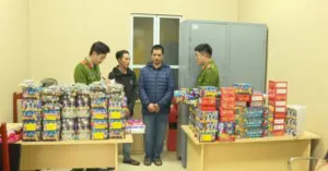 Khởi tố 3 đối tượng mua bán pháo nổ.