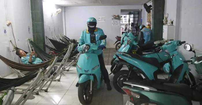 Xe máy điện đổi pin