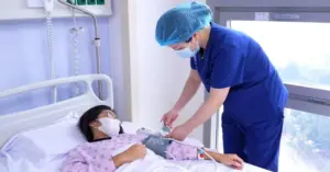 Bé 8 tuổi bất ngờ đột quỵ