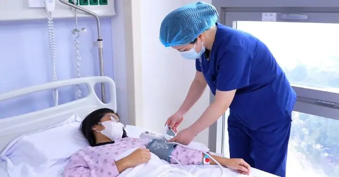 Bé 8 tuổi bất ngờ đột quỵ