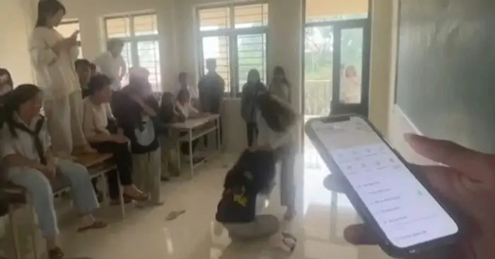 nữ sinh bị đánh