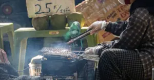 Sống gần quán bún chả ở Hà Nội