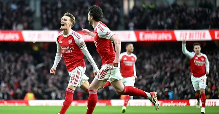 Arsenal hạ Brighton