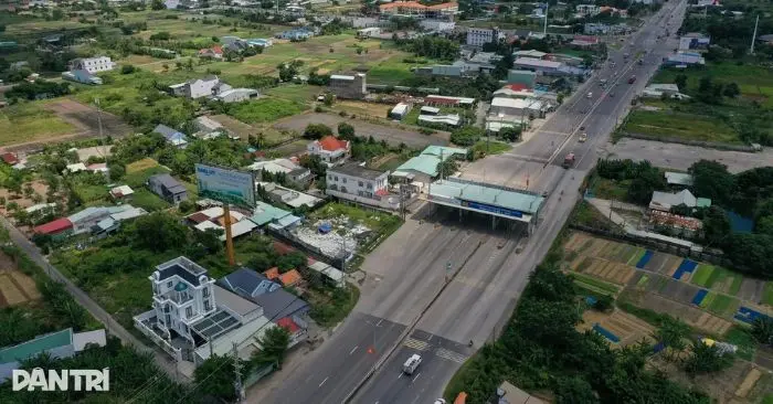 trạm thu phí bỏ hoang trên quốc lộ 51