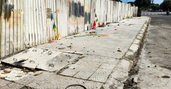 Hố sâu Đà Nẵng nuốt ô tô