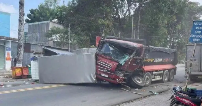 4 xe tải tông liên hoàn