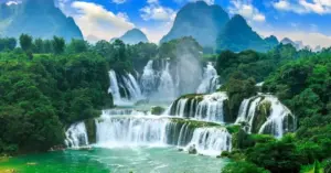 quảng trường mốc giới thác Bản Giốc