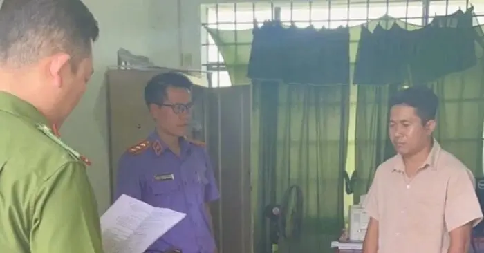 chiếm đoạt tiền cứu trợ
