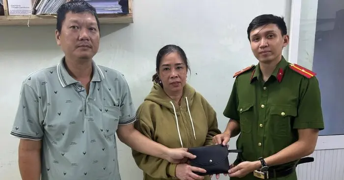 nhặt chiếc ví chứa nhiều vàng ở TPHCM