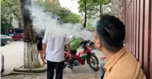người hút thuốc lá điện tử bị phạt