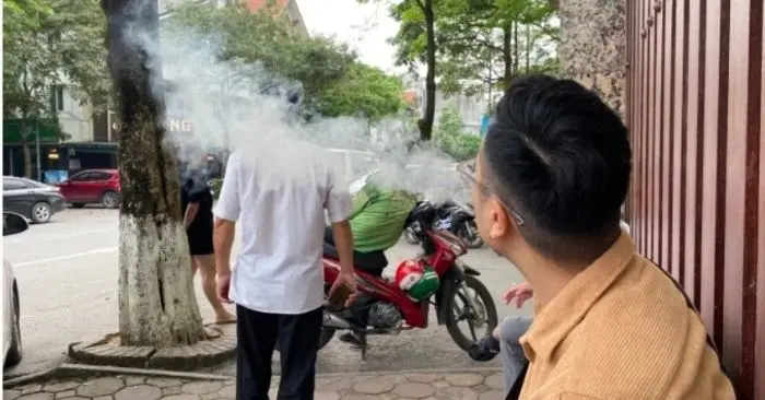 người hút thuốc lá điện tử bị phạt