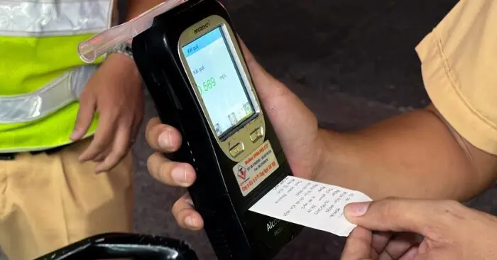 uống bia dắt xe