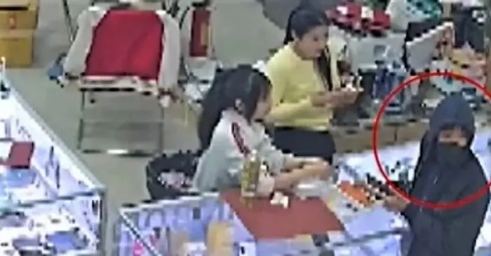 cướp iPhone 17 Pro Max