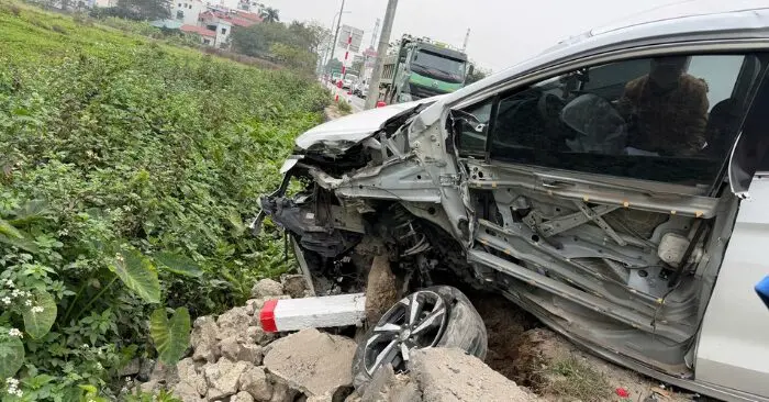 va chạm liên hoàn giữa 4 ô tô ở Hà Nội
