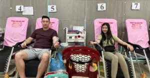 vợ chồng trẻ hiến máu 17 lần