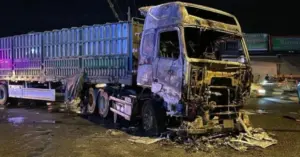 xe container bốc cháy