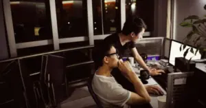 Hệ lụy kép ngủ ngày cày đêm
