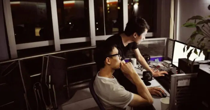 Hệ lụy kép ngủ ngày cày đêm