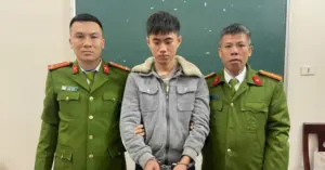 Trộm vàng của mẹ.