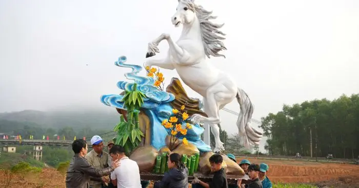 Linh vật ngựa Bính Ngọ 2026
