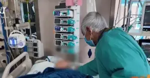 Cụ ông 81 tuổi thăm vợ