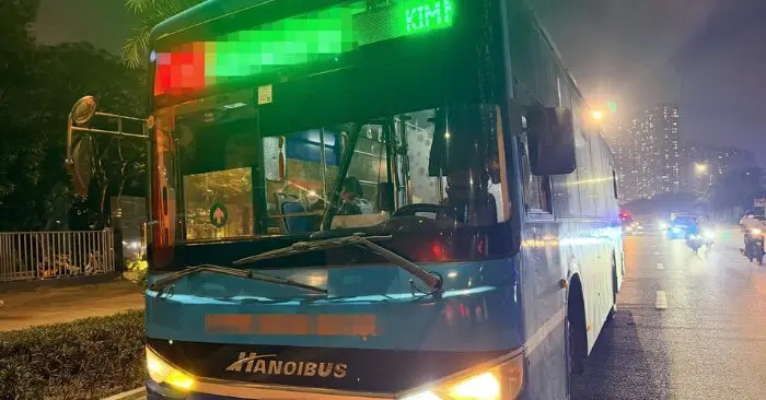 bấm còi inh ỏi trong đêm